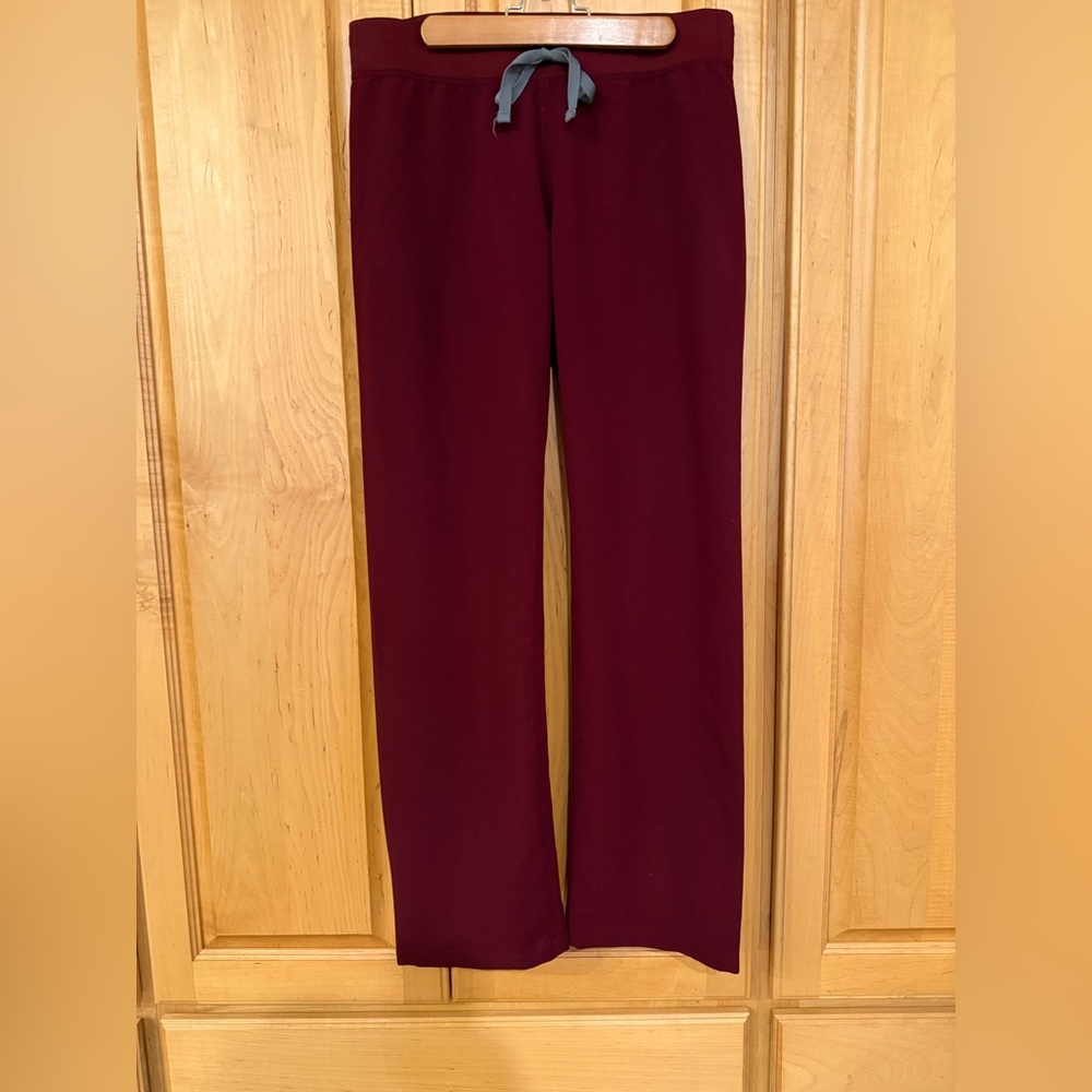 Figs
Livingston Basic Scrub Pants Burgundy